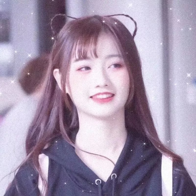 一线女星深夜密会神秘女子，本人沉默不回应，短时间内引热议